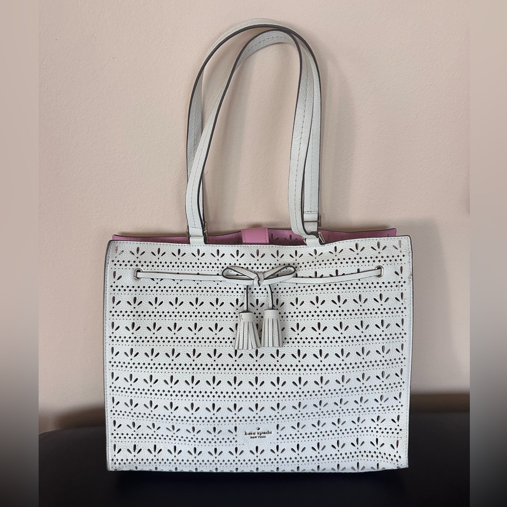 ✨ Kate Spade Leather Hayes Perf Tote Bright White / Bright Pink Interior NWOT 💕 - Picture 2 of 16